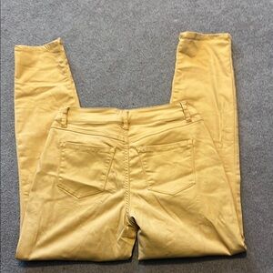 Vibrant Yellow Skinny Jeans with Stretch Fabric